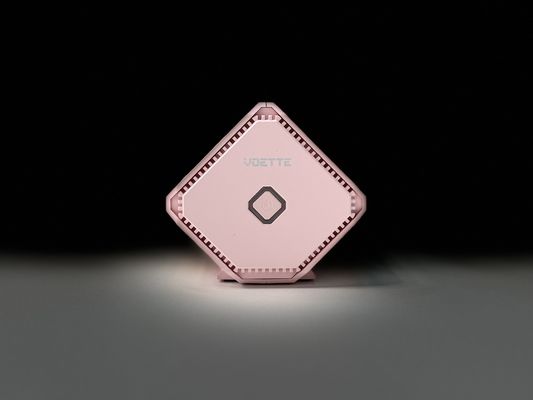 작은 공간 과 자동차 를 위한 콤팩트 한 흰색 공기 정화기 는 담배 연기와 담배 냄새 를 제거 한다